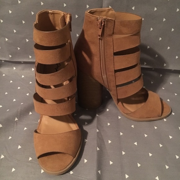 NWOT Chunky booties Sz 5.5 - Picture 2 of 4